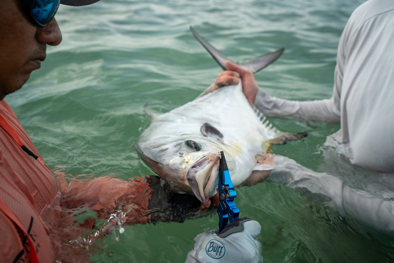 UMPQUA River Run Big-Game Plier w/Sheath - Feather Craft Fly Fishing