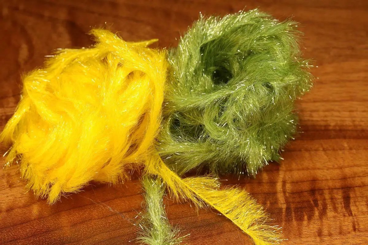 Chockletts Finesse Body Chenille by Hareline Dubbin
